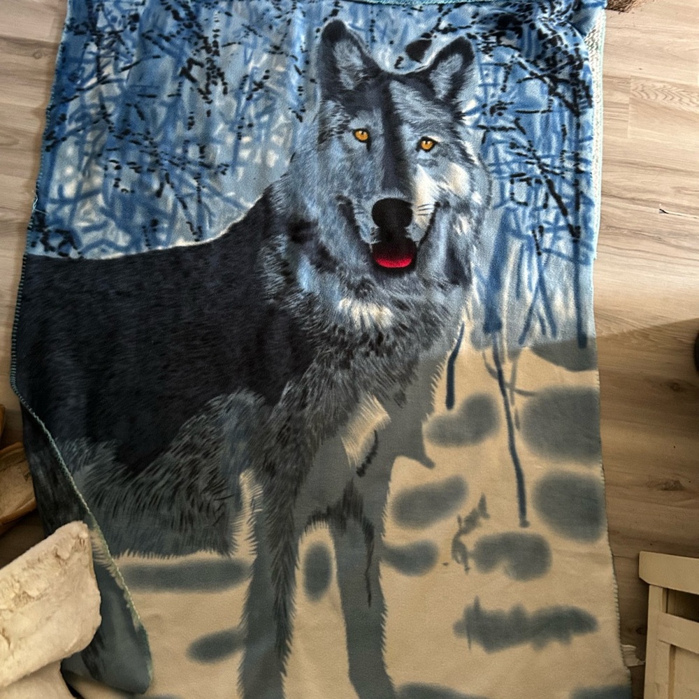 Wolf Design Fleece Throw Blanket - Blue and Gray